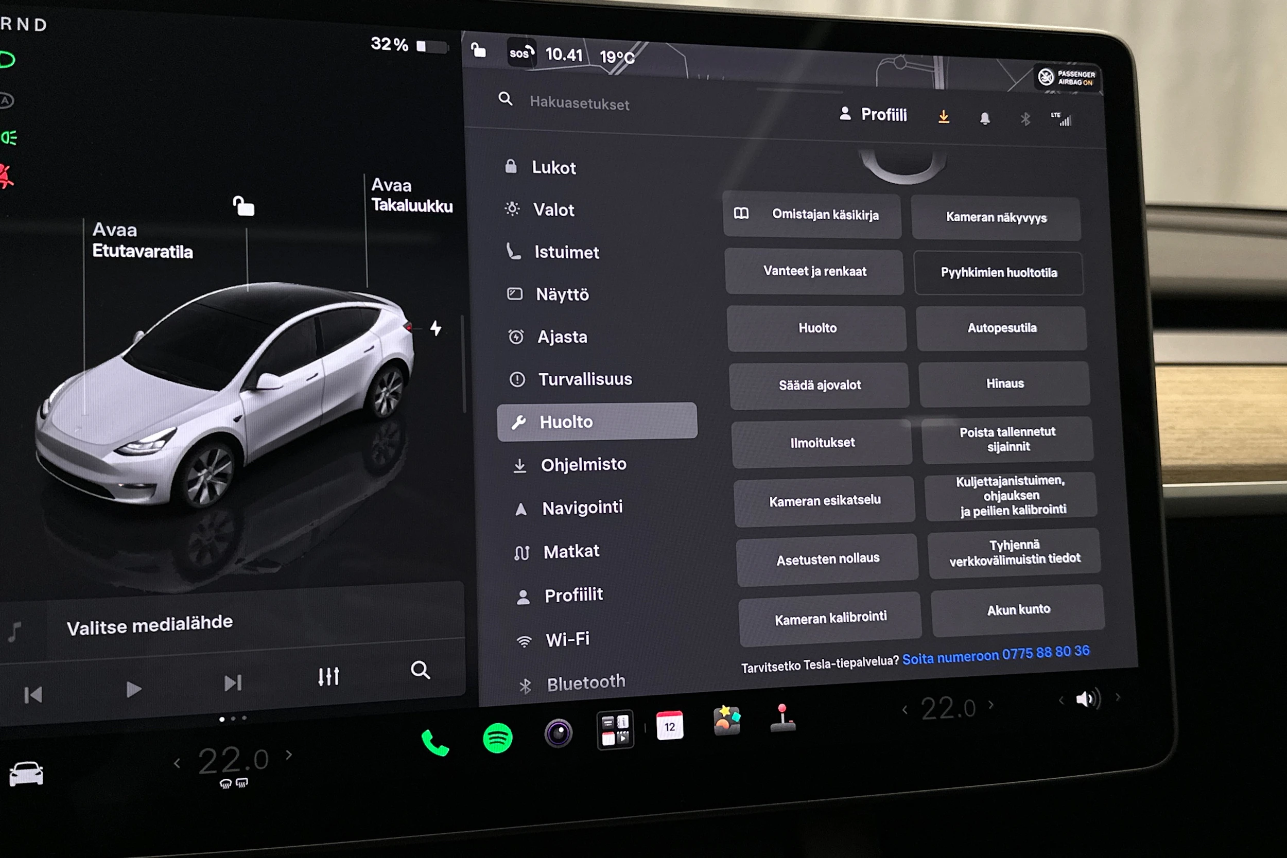 valkoinen Tesla Model Y 2023 kuva 22.