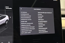 valkoinen Tesla Model Y 2023 kuva 24.
