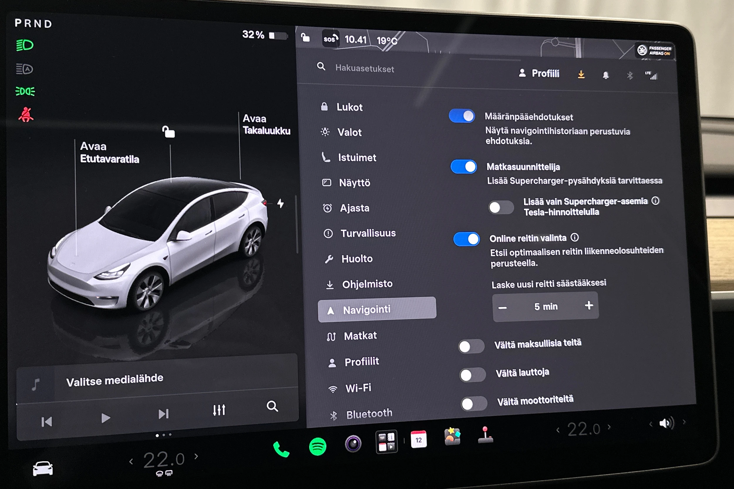 valkoinen Tesla Model Y 2023 kuva 25.