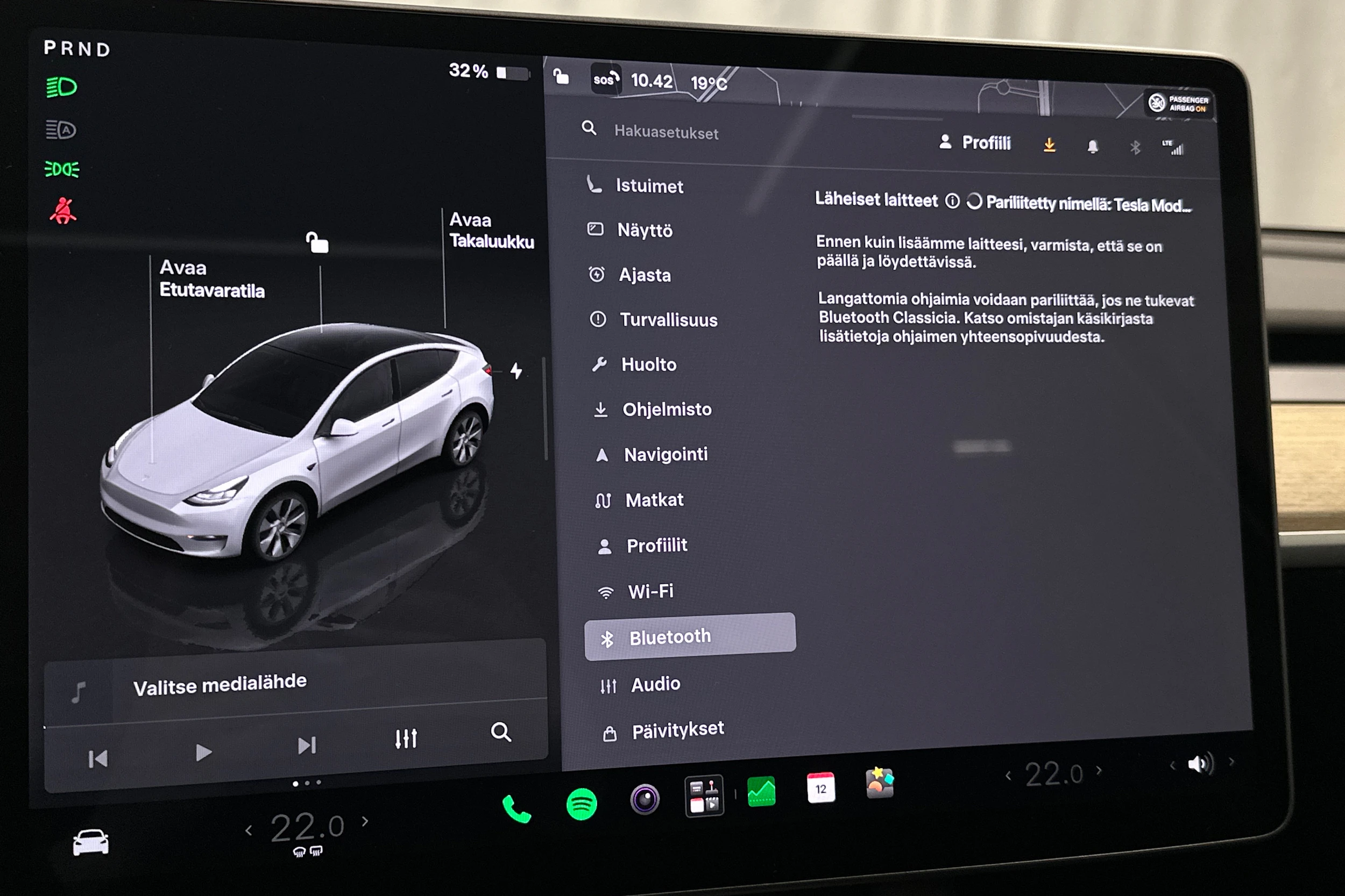 valkoinen Tesla Model Y 2023 kuva 26.
