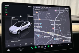valkoinen Tesla Model Y 2023 kuva 28.