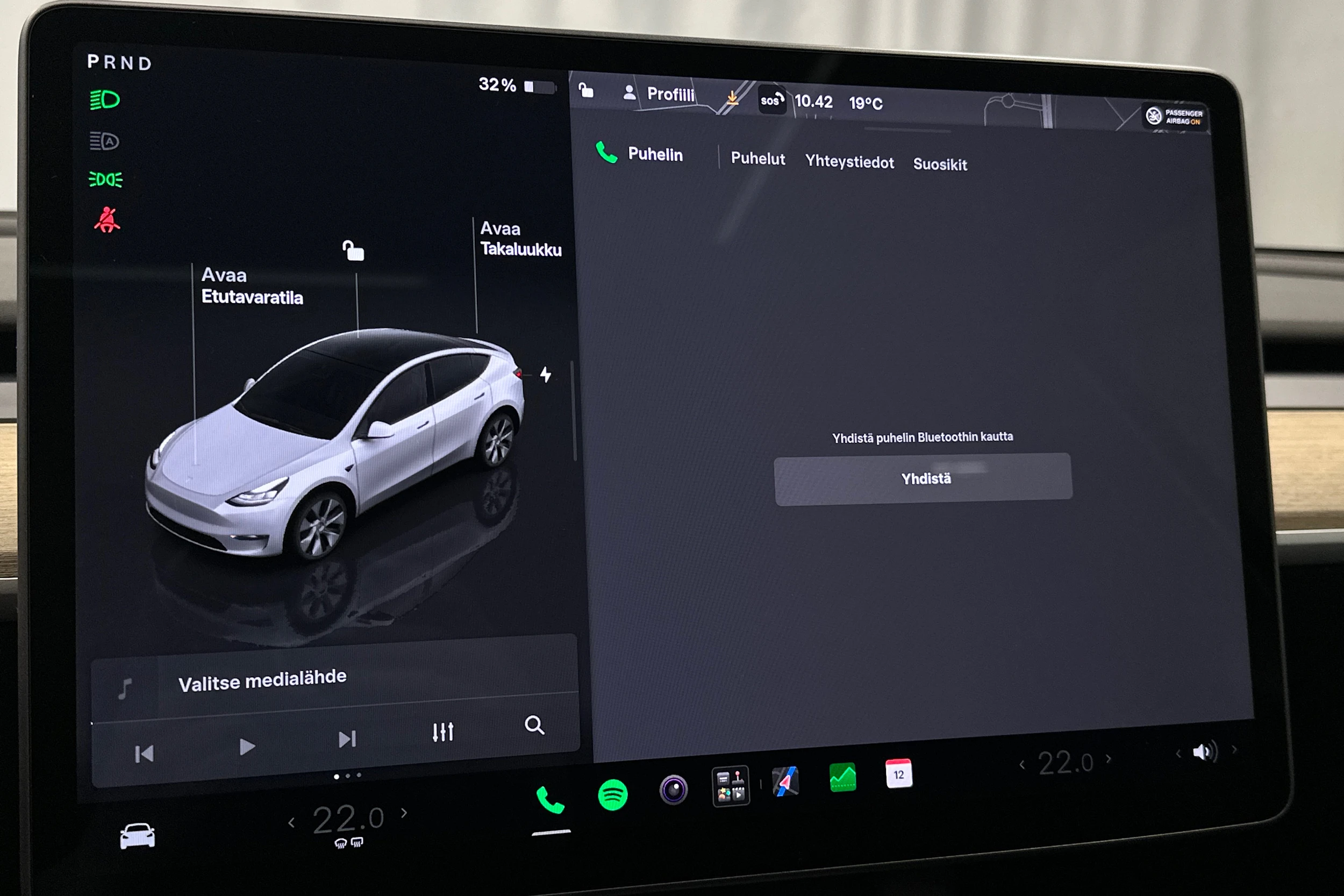 valkoinen Tesla Model Y 2023 kuva 29.