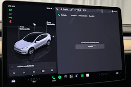 valkoinen Tesla Model Y 2023 kuva 29.