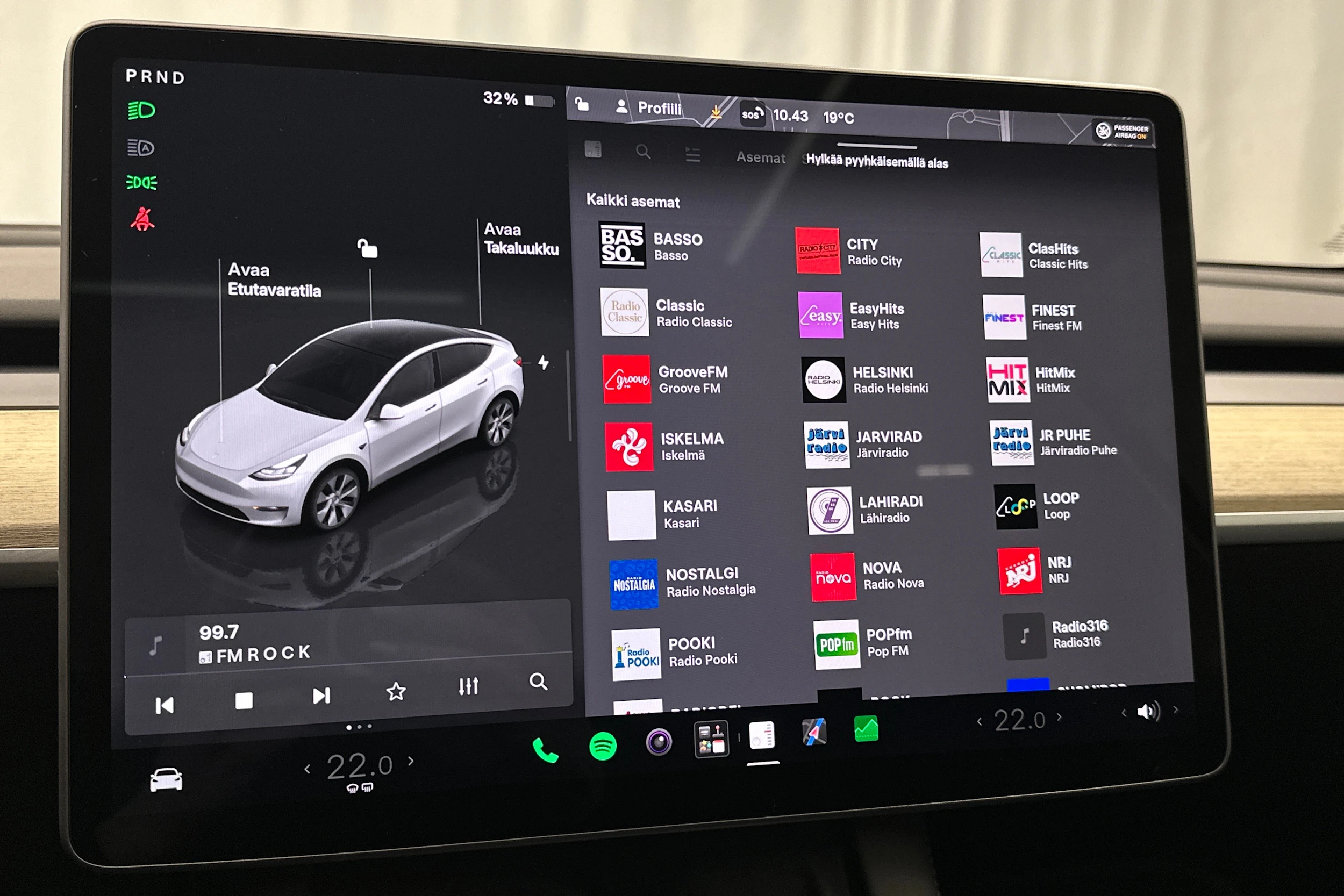 valkoinen Tesla Model Y 2023 kuva 30.