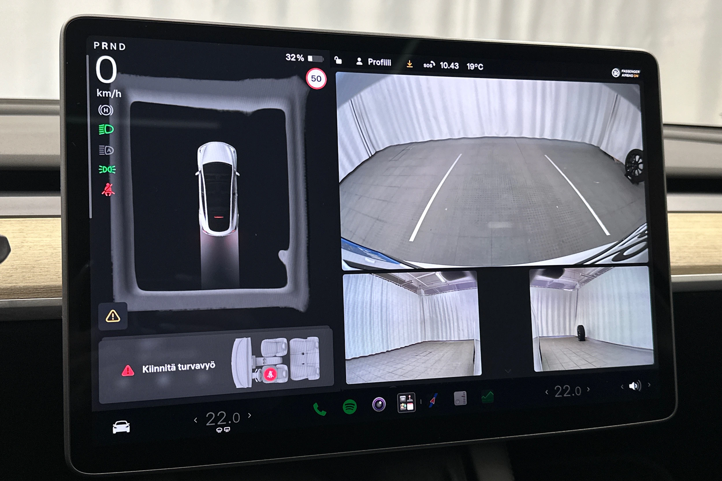 valkoinen Tesla Model Y 2023 kuva 31.