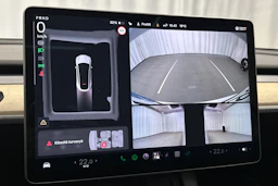 valkoinen Tesla Model Y 2023 kuva 31.