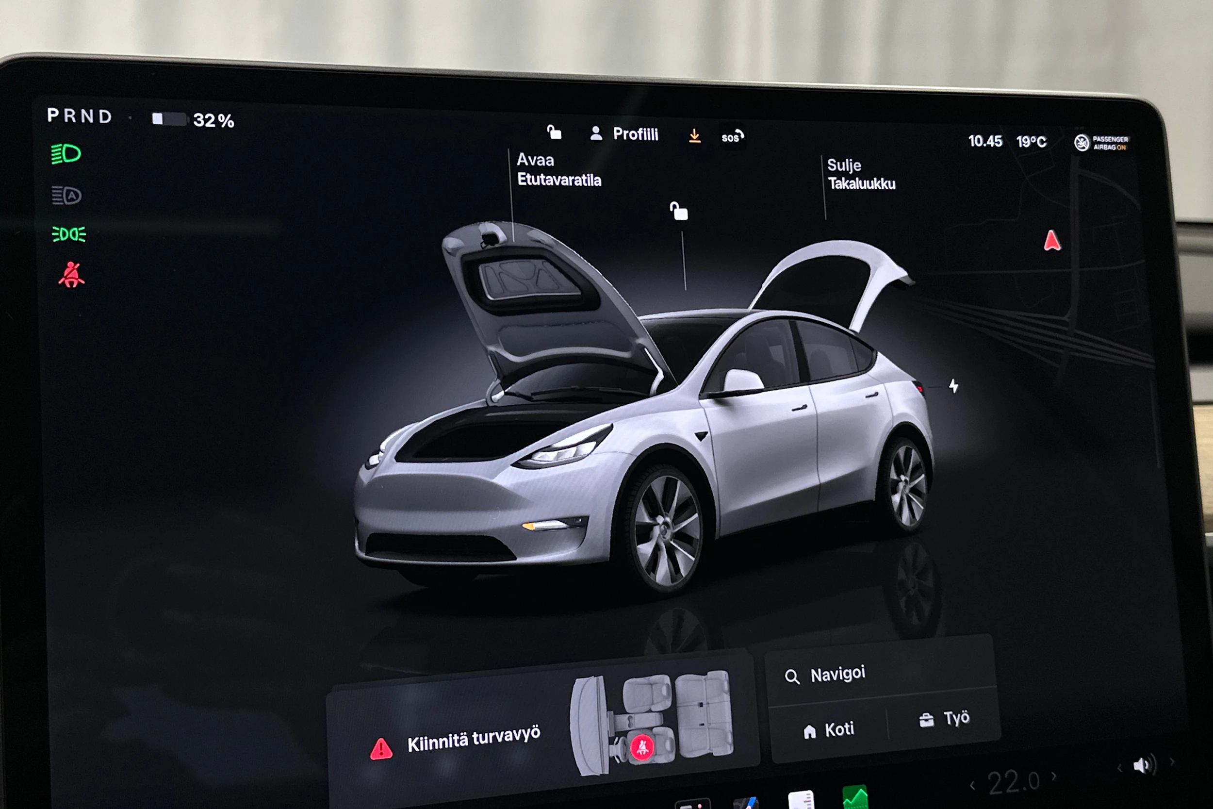 valkoinen Tesla Model Y 2023 kuva 32.