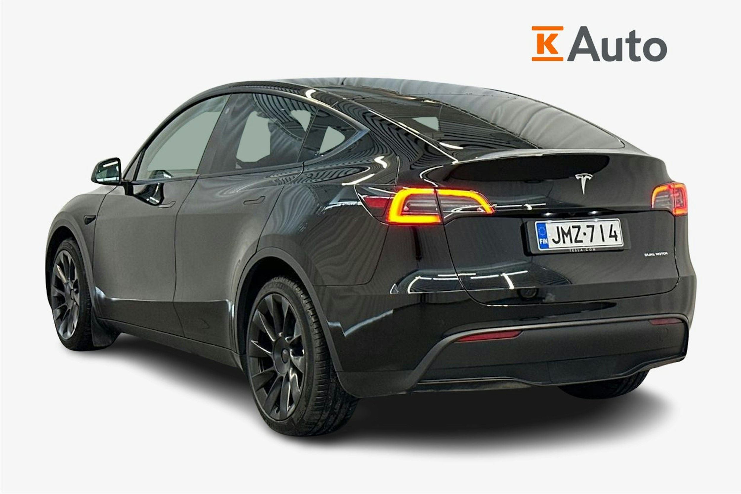 musta Tesla Model Y 2023 kuva 2.