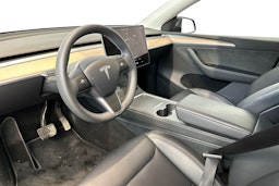 musta Tesla Model Y 2023 kuva 7.