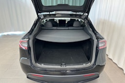 musta Tesla Model Y 2023 kuva 15.