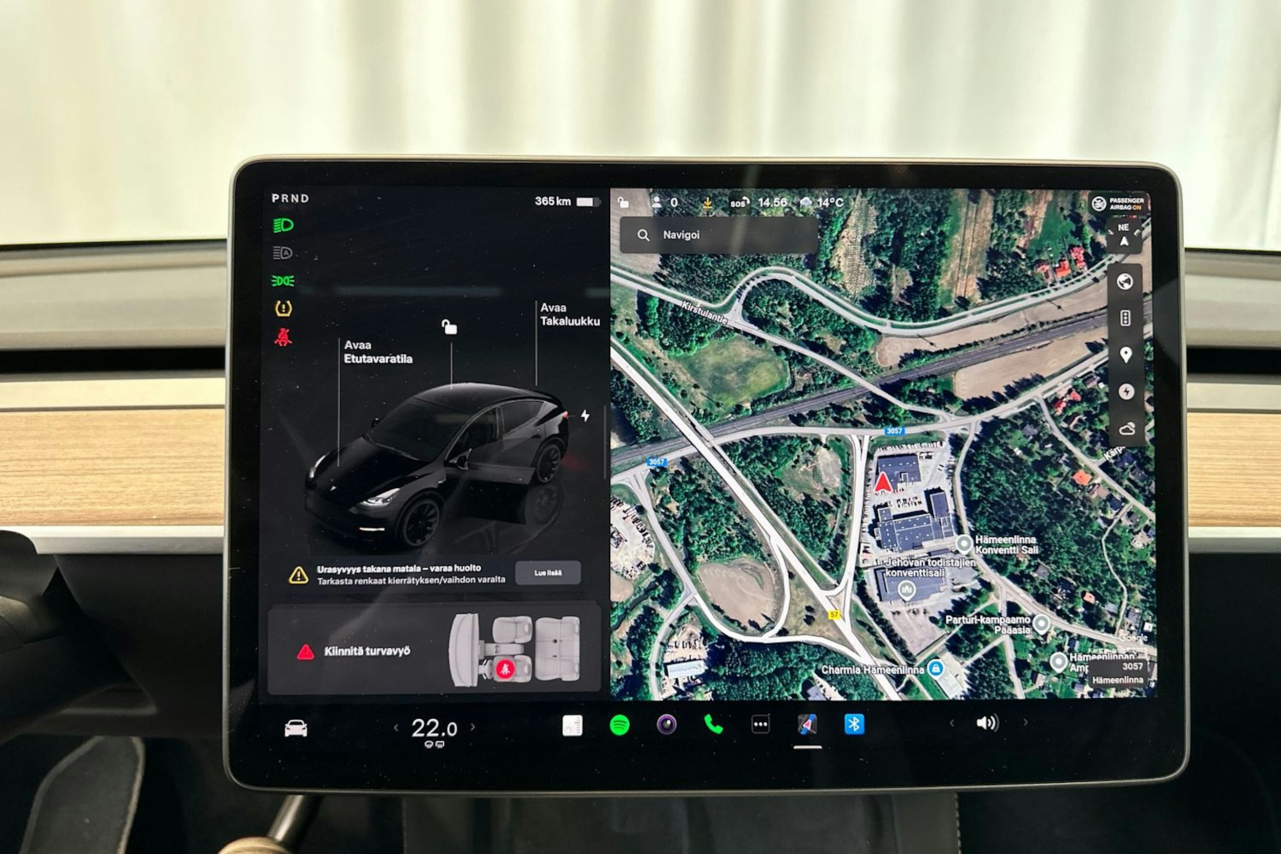 musta Tesla Model Y 2023 kuva 20.