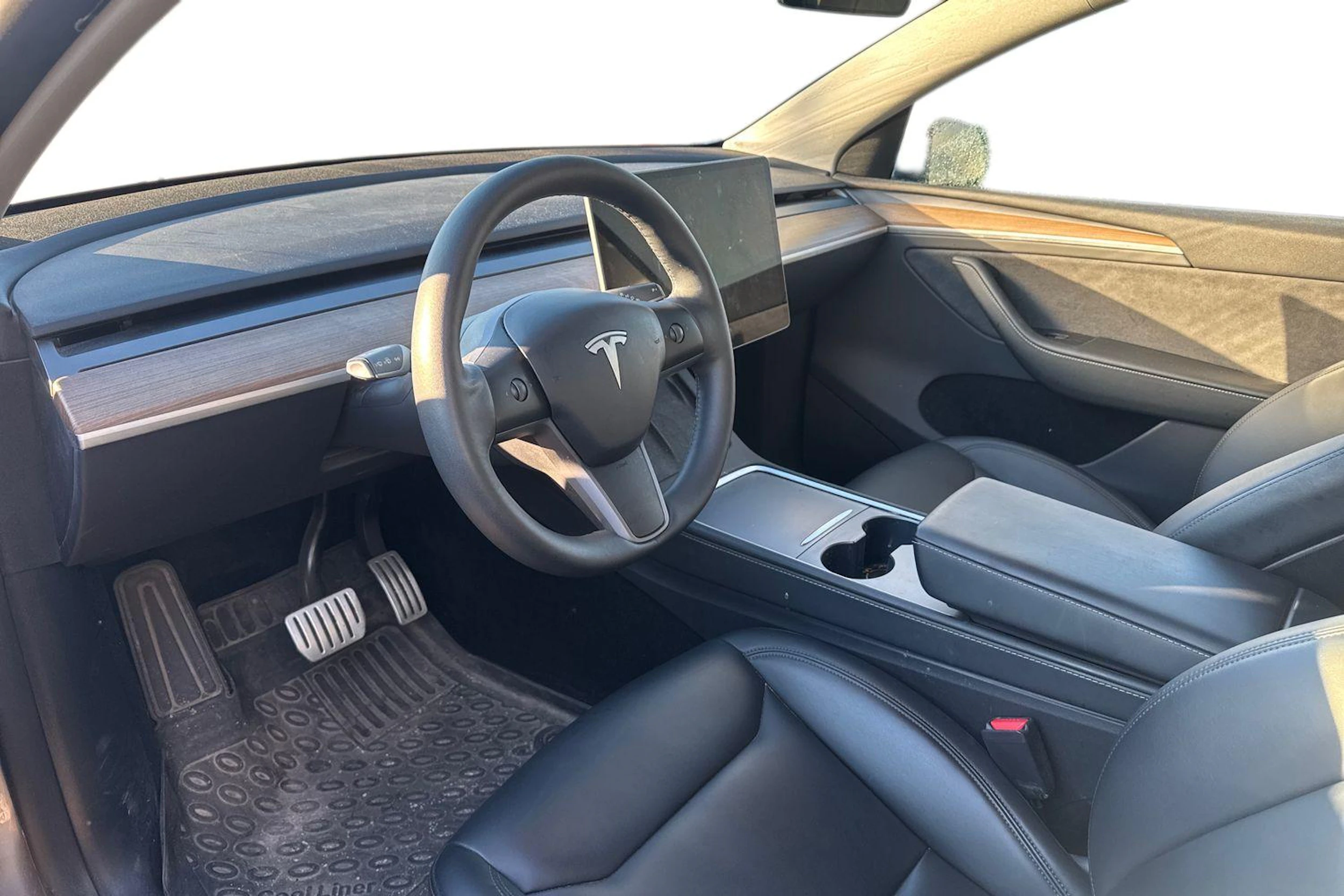 harmaa Tesla Model Y 2023 kuva 3.