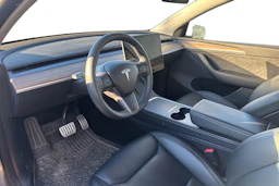 harmaa Tesla Model Y 2023 kuva 3.