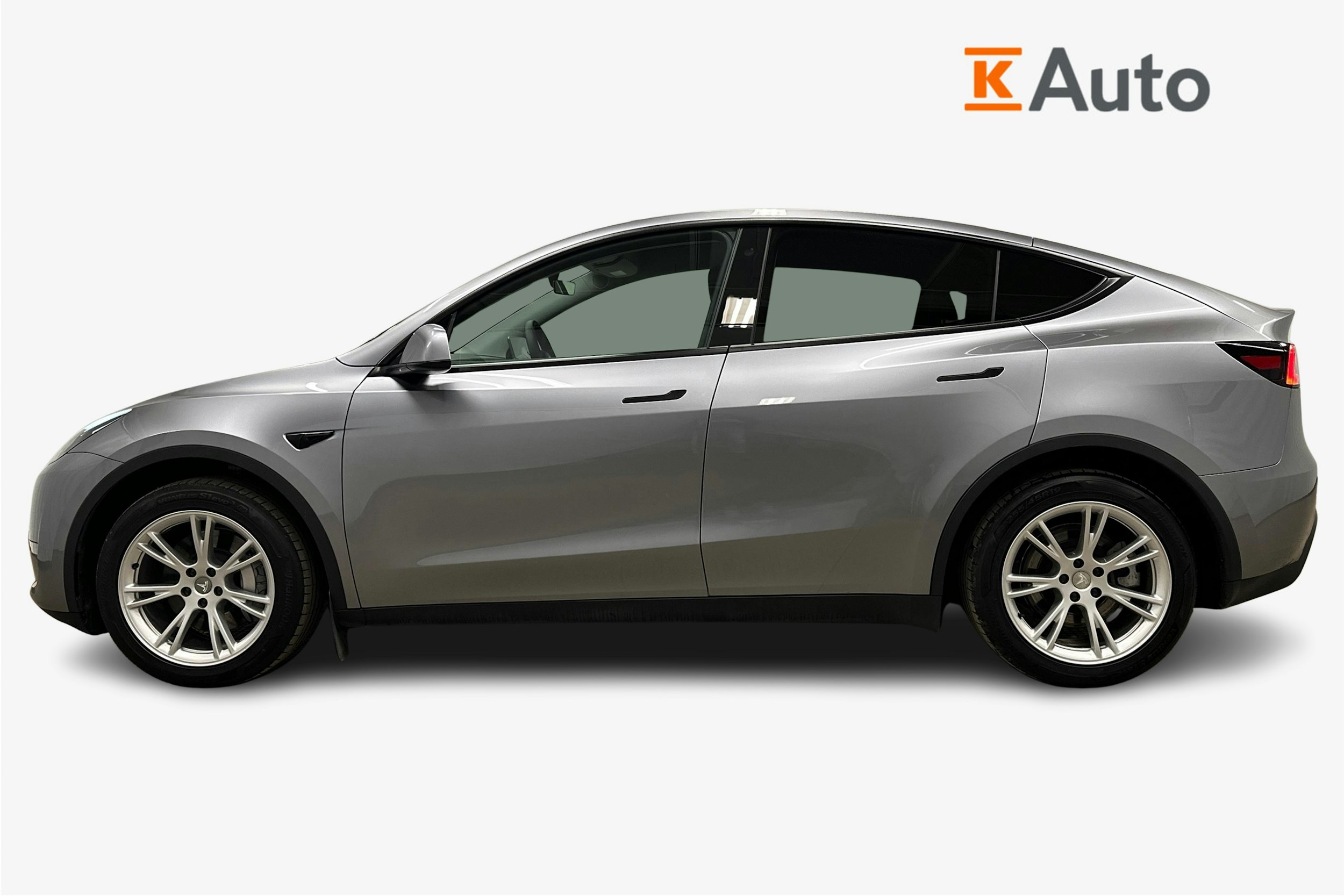 harmaa Tesla Model Y 2023 kuva 6.