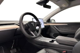 harmaa Tesla Model Y 2023 kuva 7.