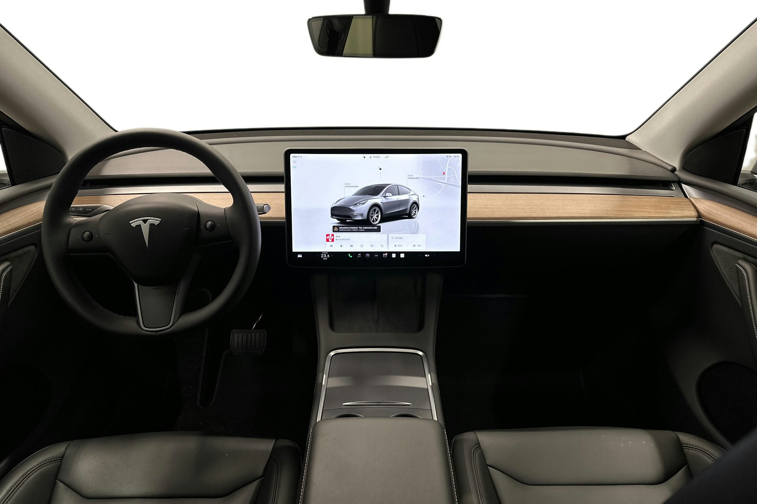 harmaa Tesla Model Y 2023 kuva 9.