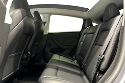 harmaa Tesla Model Y 2023 kuva 10.