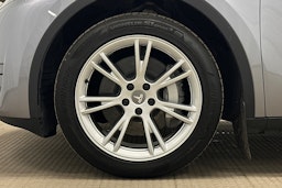 harmaa Tesla Model Y 2023 kuva 11.