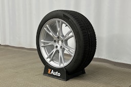 harmaa Tesla Model Y 2023 kuva 13.