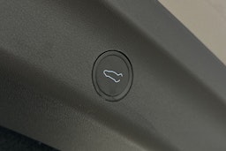 harmaa Tesla Model Y 2023 kuva 15.