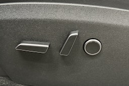 harmaa Tesla Model Y 2023 kuva 17.