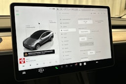 harmaa Tesla Model Y 2023 kuva 20.