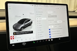 harmaa Tesla Model Y 2023 kuva 21.