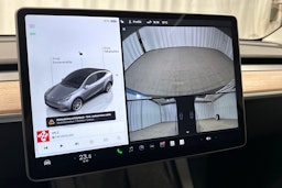 harmaa Tesla Model Y 2023 kuva 24.