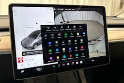 harmaa Tesla Model Y 2023 kuva 25.