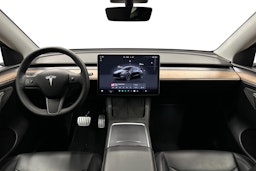 musta Tesla Model Y 2023 kuva 7.