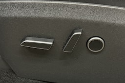 musta Tesla Model Y 2023 kuva 14.