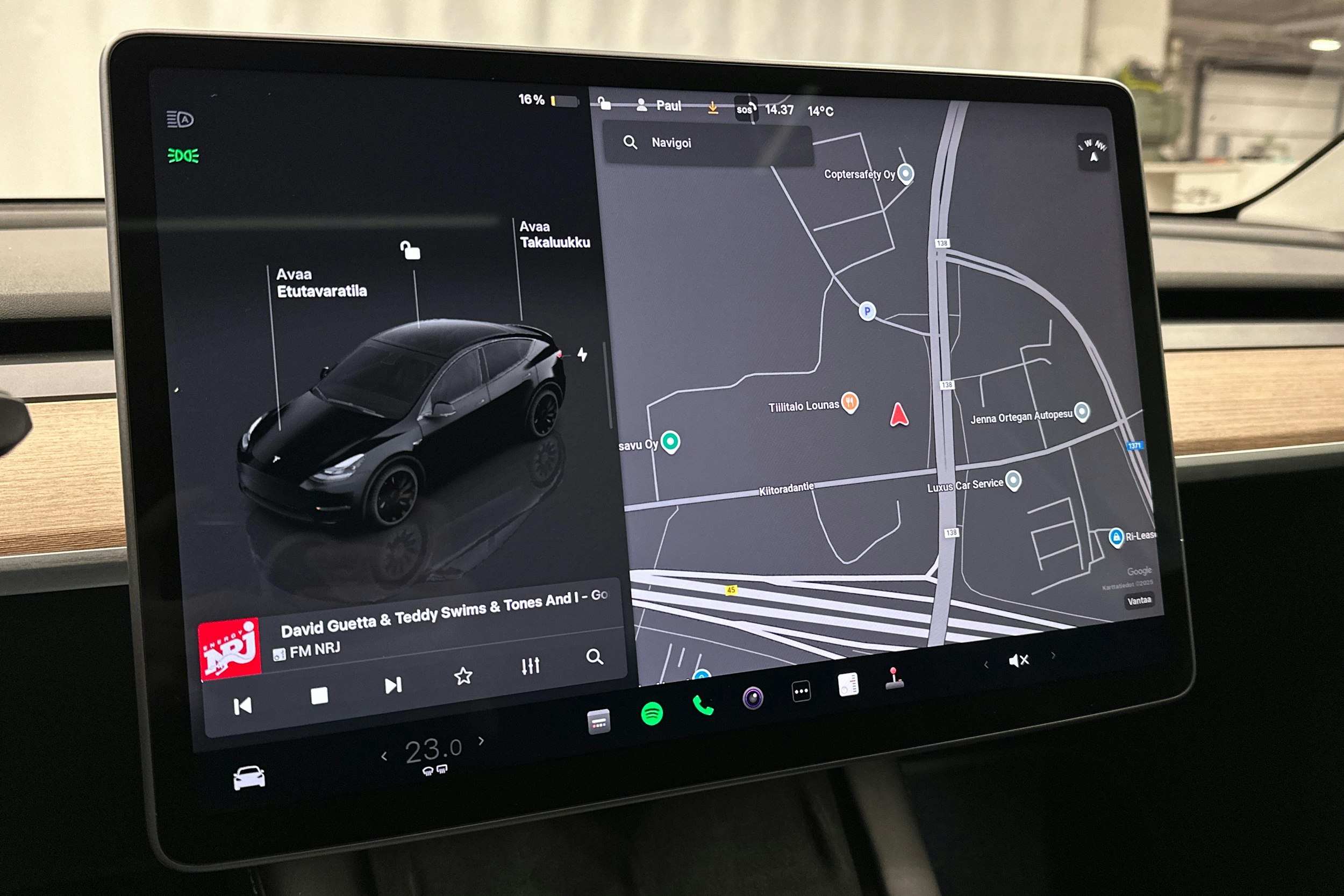 musta Tesla Model Y 2023 kuva 16.