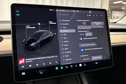 musta Tesla Model Y 2023 kuva 17.