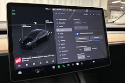 musta Tesla Model Y 2023 kuva 18.