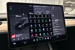 musta Tesla Model Y 2023 kuva 21.