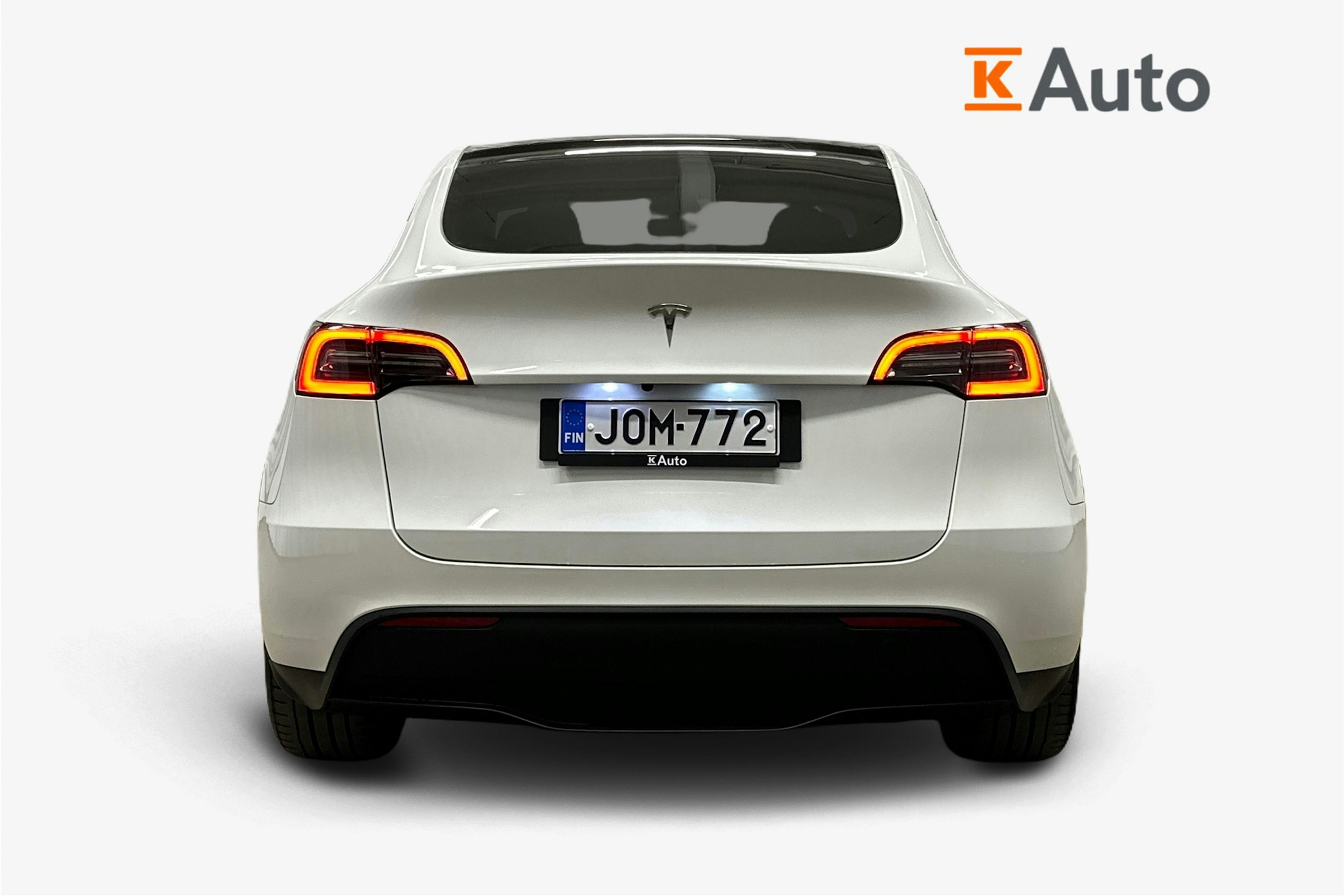 valkoinen Tesla Model Y 2023 kuva 3.