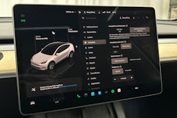 valkoinen Tesla Model Y 2023 kuva 20.