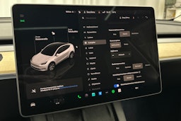 valkoinen Tesla Model Y 2023 kuva 21.