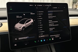 valkoinen Tesla Model Y 2023 kuva 24.
