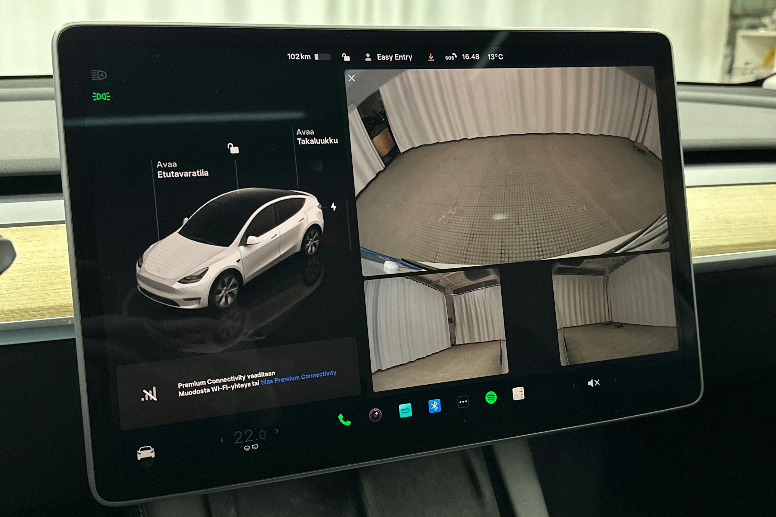 valkoinen Tesla Model Y 2023 kuva 25.