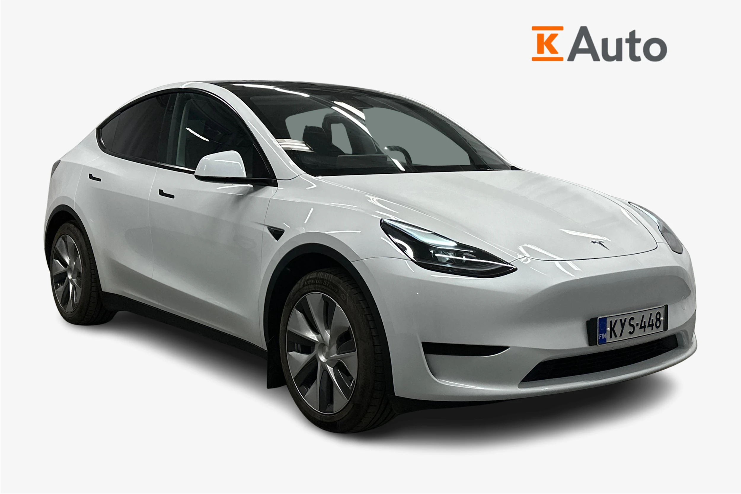 valkoinen Tesla Model Y 2023 kuva 1.