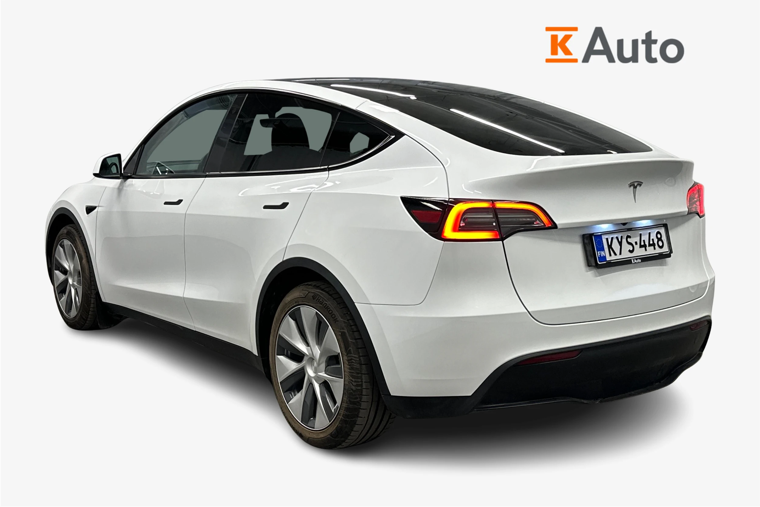 valkoinen Tesla Model Y 2023 kuva 2.