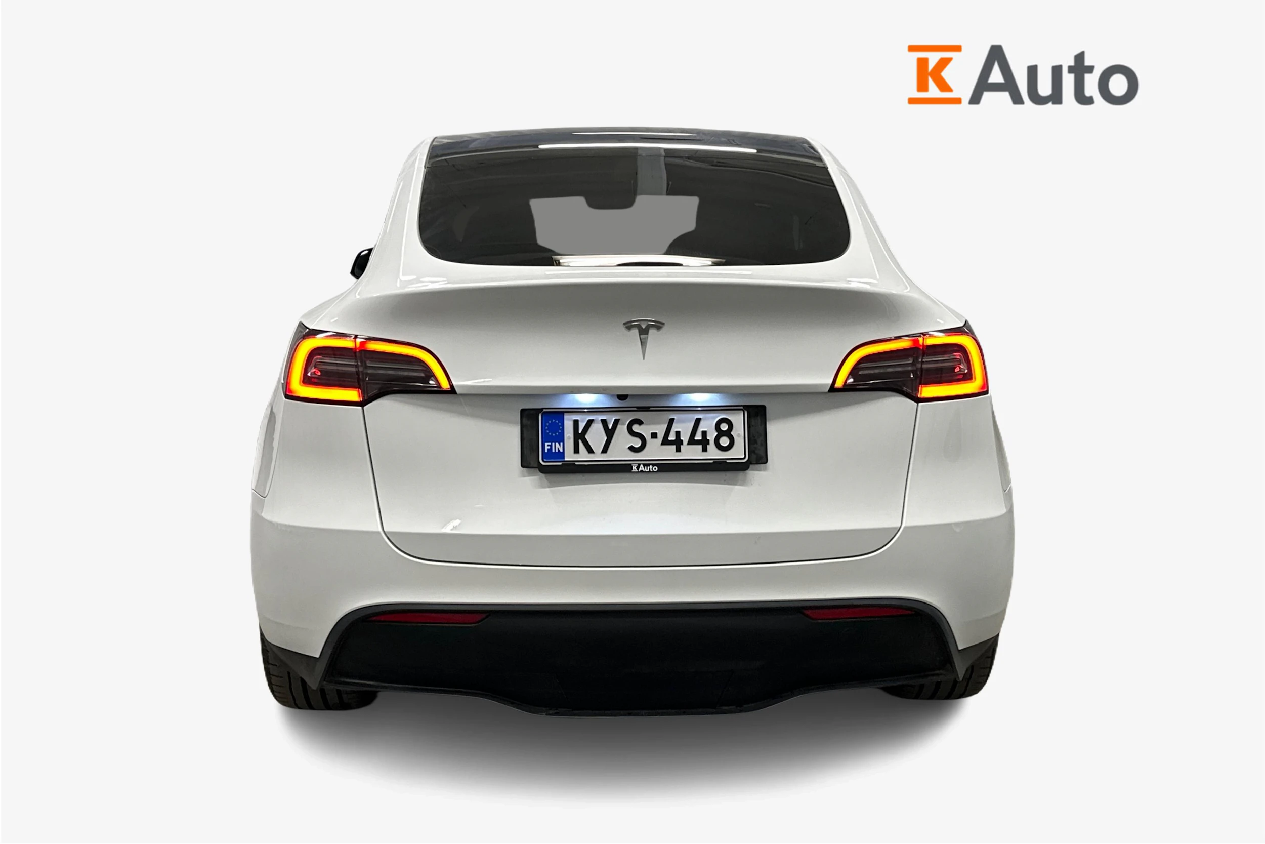 valkoinen Tesla Model Y 2023 kuva 3.