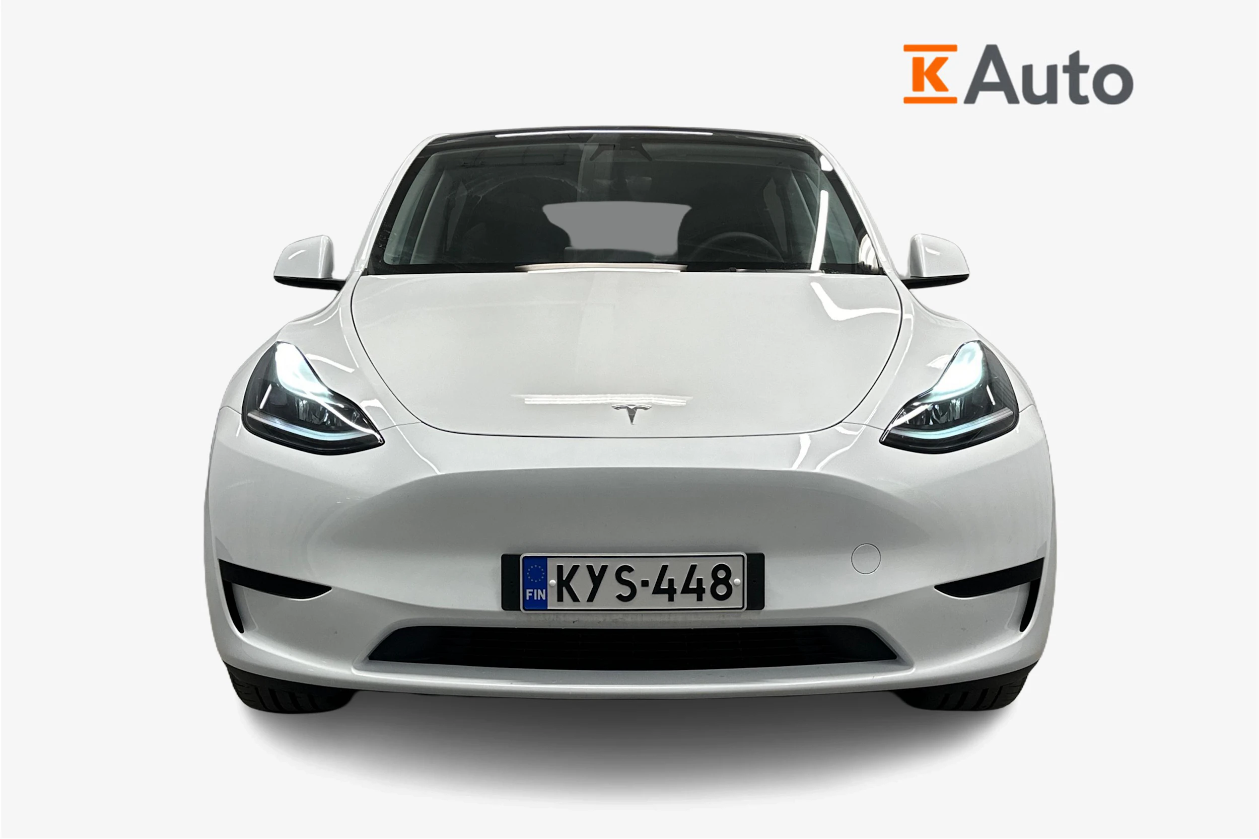 valkoinen Tesla Model Y 2023 kuva 4.