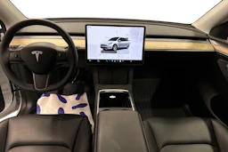 valkoinen Tesla Model Y 2023 kuva 7.