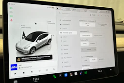 valkoinen Tesla Model Y 2023 kuva 23.