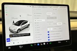 valkoinen Tesla Model Y 2023 kuva 24.