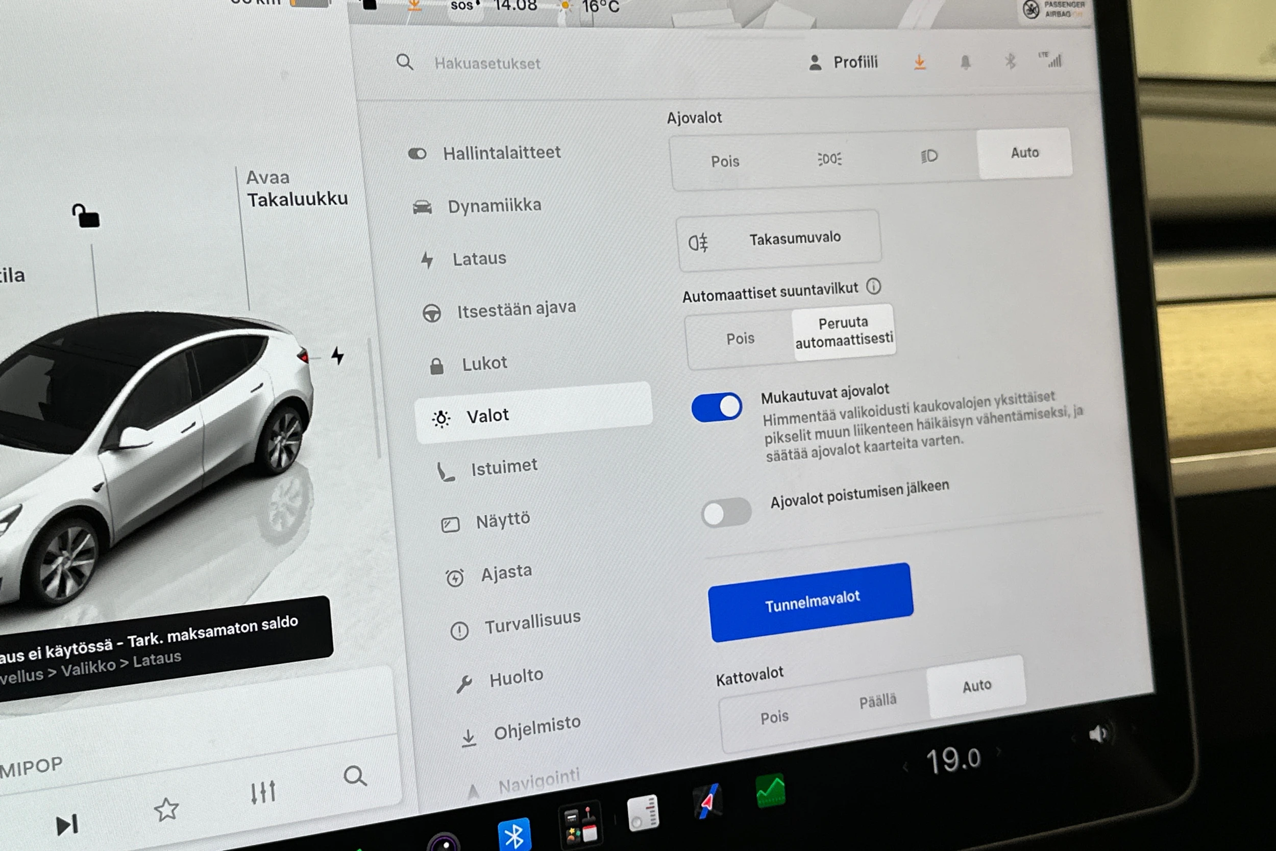 valkoinen Tesla Model Y 2023 kuva 25.