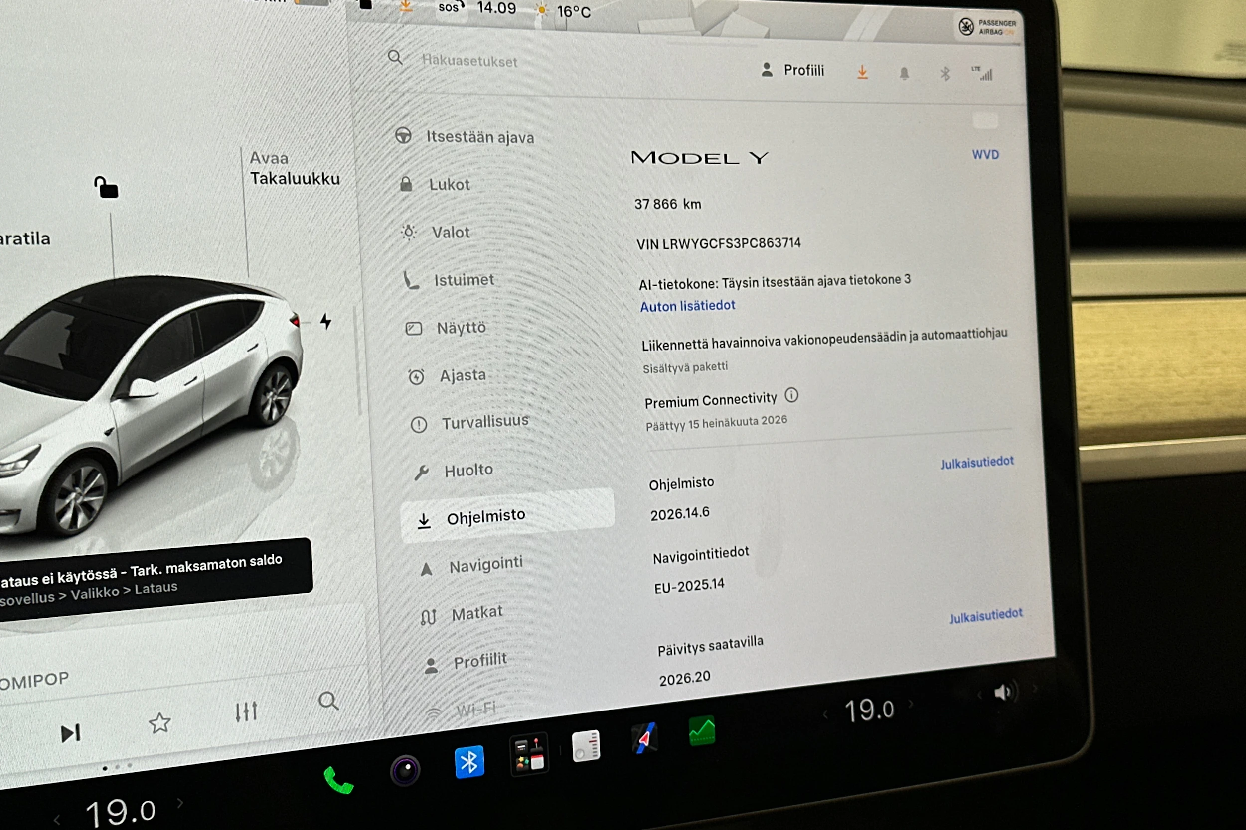 valkoinen Tesla Model Y 2023 kuva 27.