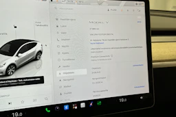valkoinen Tesla Model Y 2023 kuva 27.